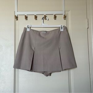 Abercrombie & Fitch Women’s Pleated Menswear Mini Skort - Light Taupe